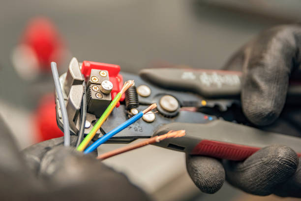 Best Electrician Near Me  in Des Moines, IA