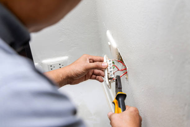 Best Electrical Outlet Repair  in Des Moines, IA