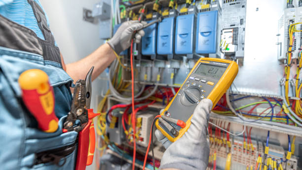 Best Circuit Breaker Repair  in Des Moines, IA